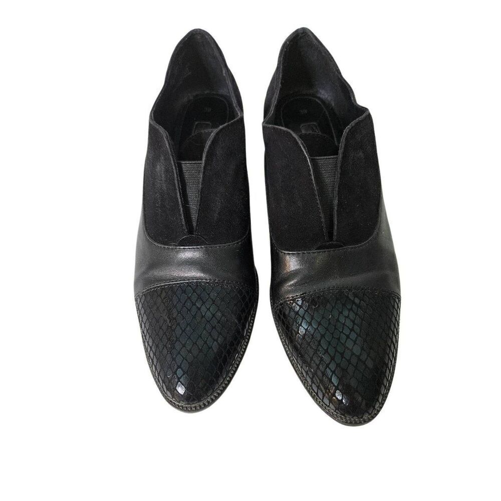 Tamaris black leather and suede loafers. Size 39.